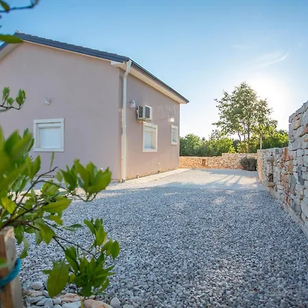 Peaceful Vacation Villa Galižana