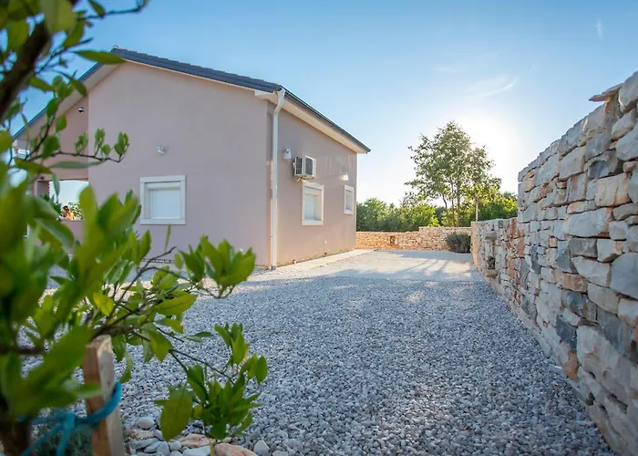 Peaceful Vacation Villa Galižana