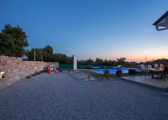 Peaceful Vacation Villa Galižana